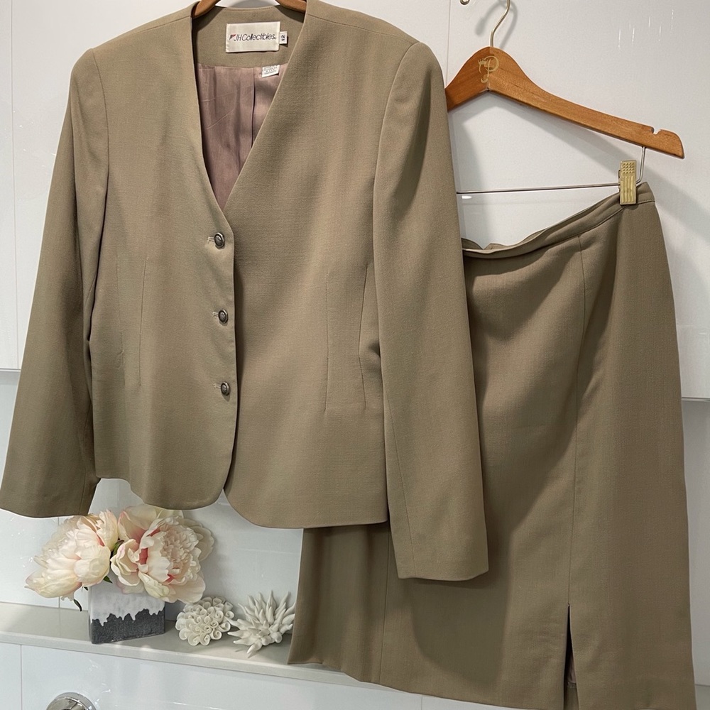 JH Collectibles skirt suit